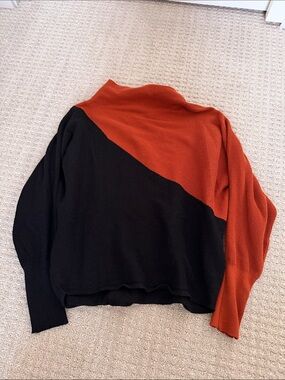 T Tahari Black and Rust Orange Colorblock Turtleneck Sweater sz M